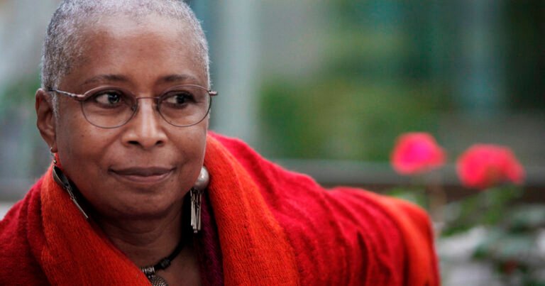 Alice Walker, poeta y ensayista: "No seas la favorita de nadie; sé una marginada. Acepta las contradicciones de tu vida y envuélvete en ellas como en un chal"
