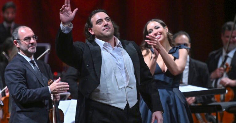 Cómo fue el debut del joven tenor Freddie De Tomaso en Teatro Colón, en una noche en la que la soprano Nadine Sierra se metió al público en el bolsillo