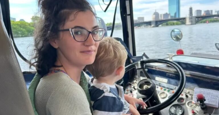 "Mis amigos me pagan por cuidar a sus hijos junto con los míos. Es una forma gratificante de ganar 400 dólares a la semana como ama de casa"