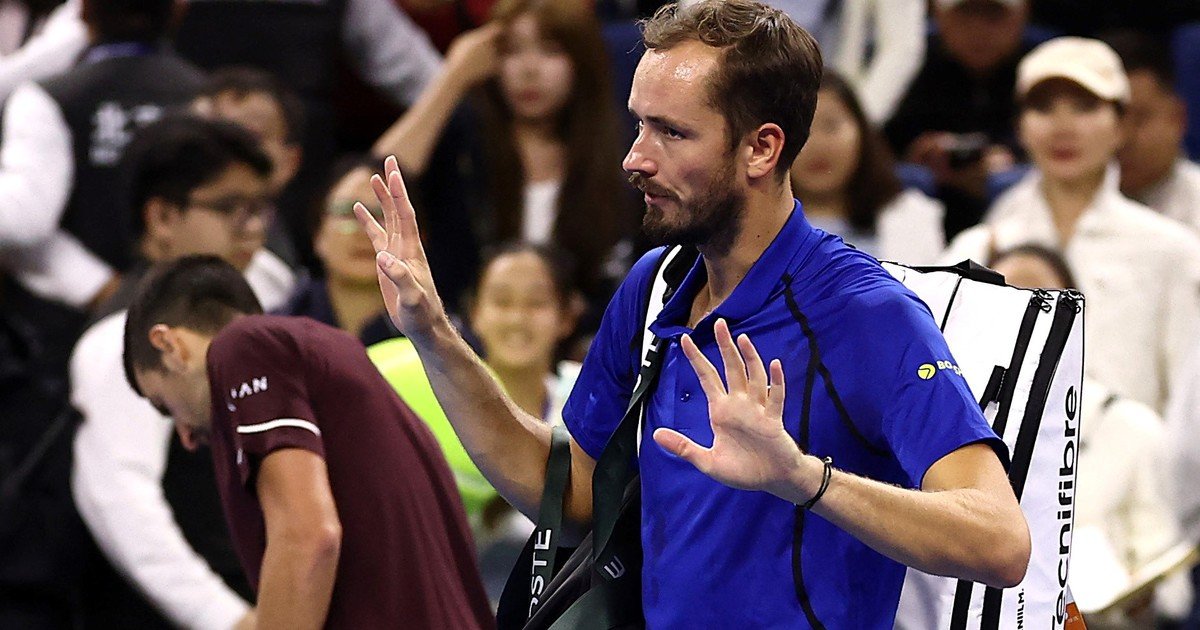 Medvedev descalificado en Beijing: de Djokovic a Nalbandian, los antecedentes más recordados del tenis