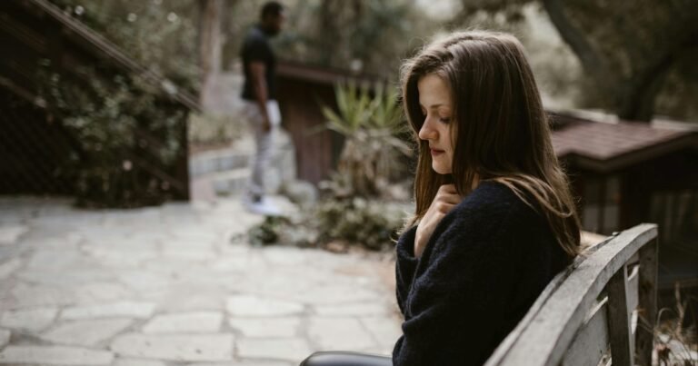La psicología dice que cuando las personas alardean de lo que tienen, casi nunca se trata de abundancia, sino de una herida, y de cómo, en algún momento de su vida, aprendieron que ser suficiente requería pruebas visibles