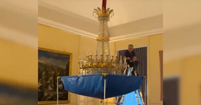 Así es el trabajo del personal de limpieza del Palacio Real de Madrid: "El producto con el que se limpian las lámparas es muy suave. Al tener mucha presión, la máquina lo que hace es arrastrar la suciedad"