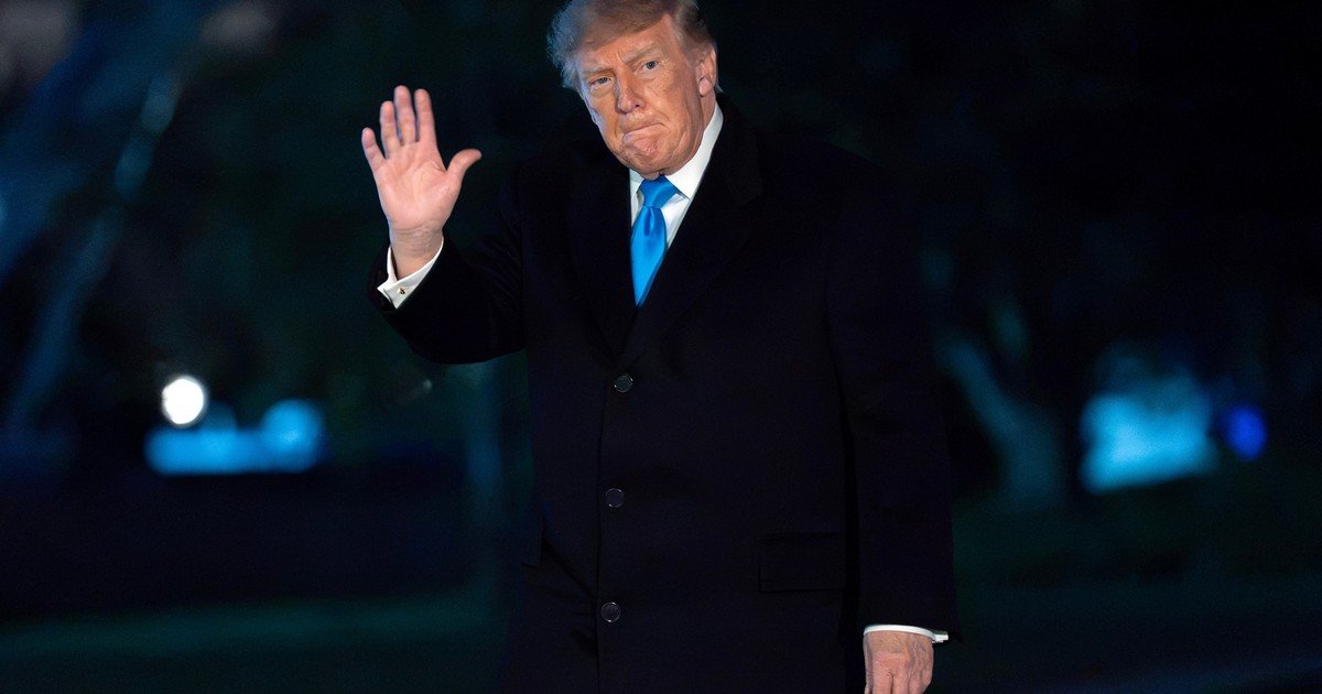 Es oficial y ya está vigente | Trump firma una orden que autoriza el uso de diésel teñido en carreteras para frenar el aumento de la gasolina en EE.UU.