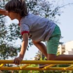 Los chicos hacen más deporte a medida que crecen, pero se mueven menos