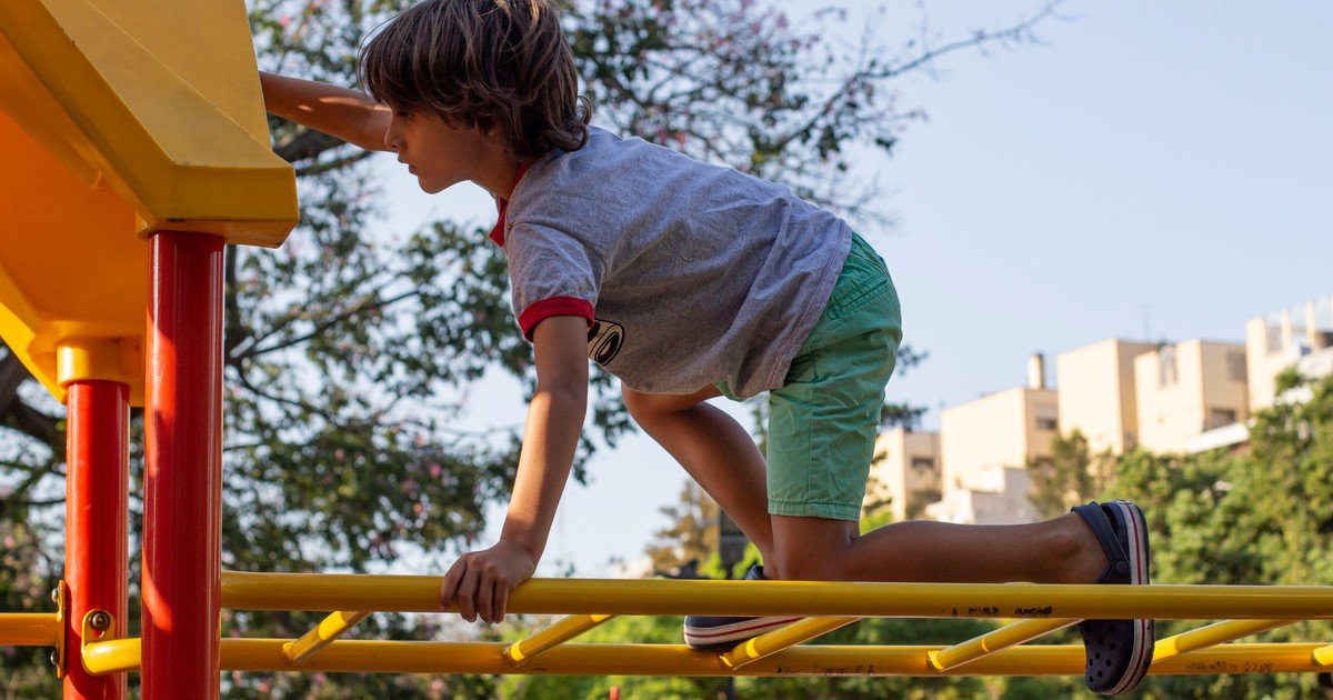 Los chicos hacen más deporte a medida que crecen, pero se mueven menos