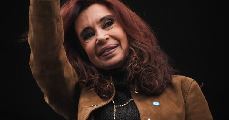 Cristina, pacífica, arrancó la caminata hacia el centro