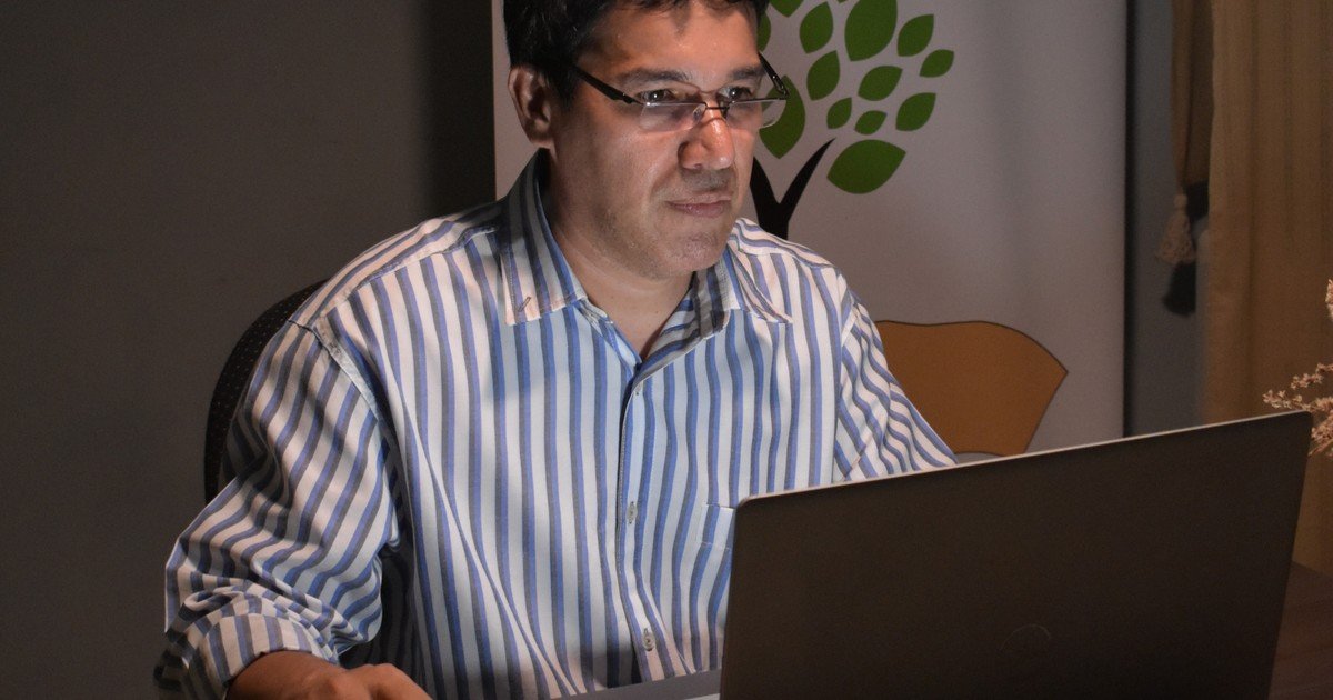 El misionero que ayuda a emprendedores con microcréditos basados en la confianza