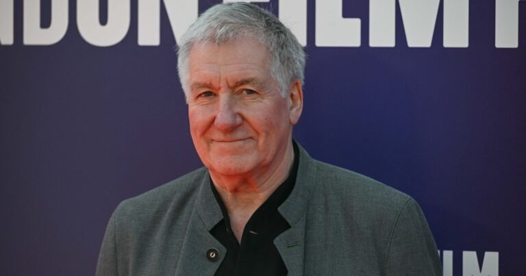 Murió George Fenton, compositor de las bandas sonoras de las películas Gandhi y El rey pescador