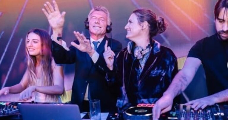 Macri hizo de DJ y cantó en la fiesta de 15 de Antonia: las fotos del festejo de la hija menor del ex presidente