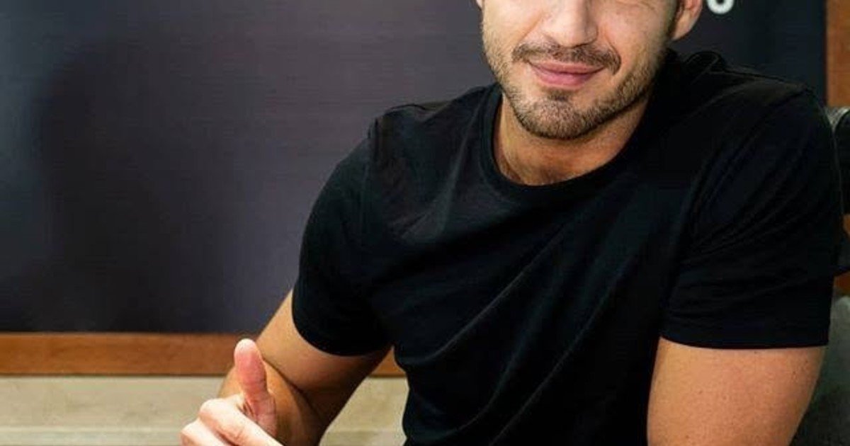 Maxi Iglesias, actor y modelo, 35 años: “Voy a nadar a primera hora de la mañana y, si no he tenido suficiente dosis, voy al gimnasio a última hora o hago un poquito de bici”