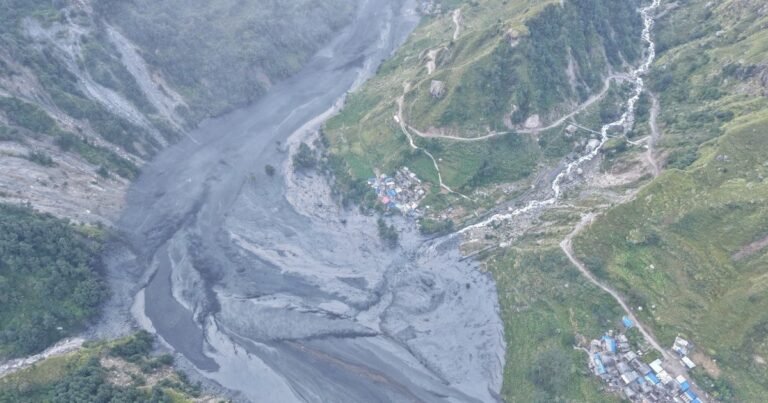 Otra impactante riada provocó inundaciones repentinas en Nepal: el río Budhi Gandaki arrasó con casas e infraestructura