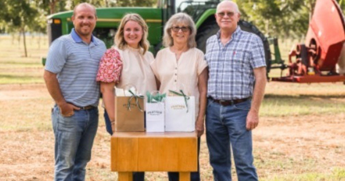 Ganaron $35.000 como jóvenes agricultores del año en Arkansas, con 1.200 acres de maíz, arroz, soja y nueces pecanas: "Estamos honrados de ganar"