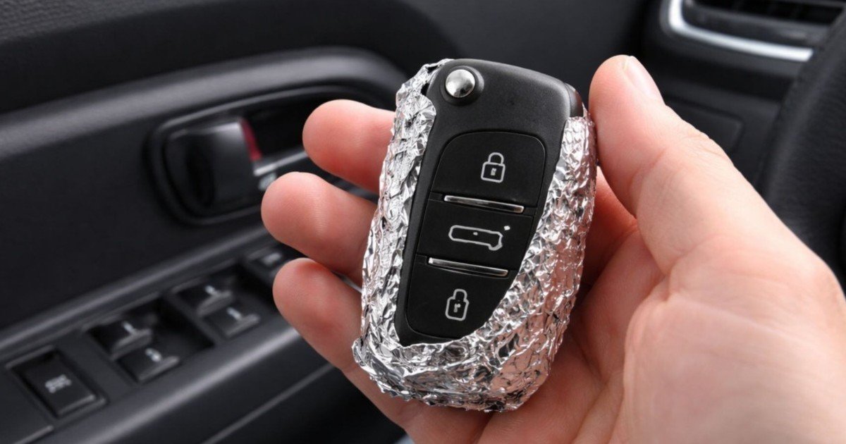Envolver la llave del auto con papel aluminio: por qué lo recomiendan expertos y qué robo puede ayudar a prevenir