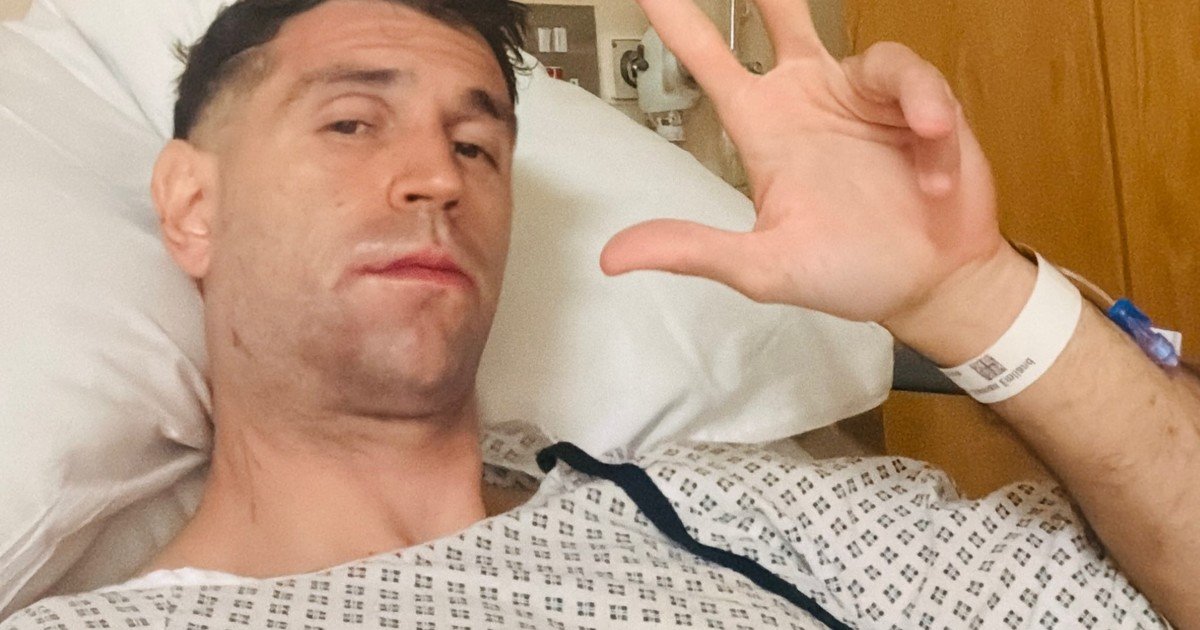 El Dibu Martínez y su primera foto tras el choque que le fracturó la mandíbula, con un detalle insólito y admirable