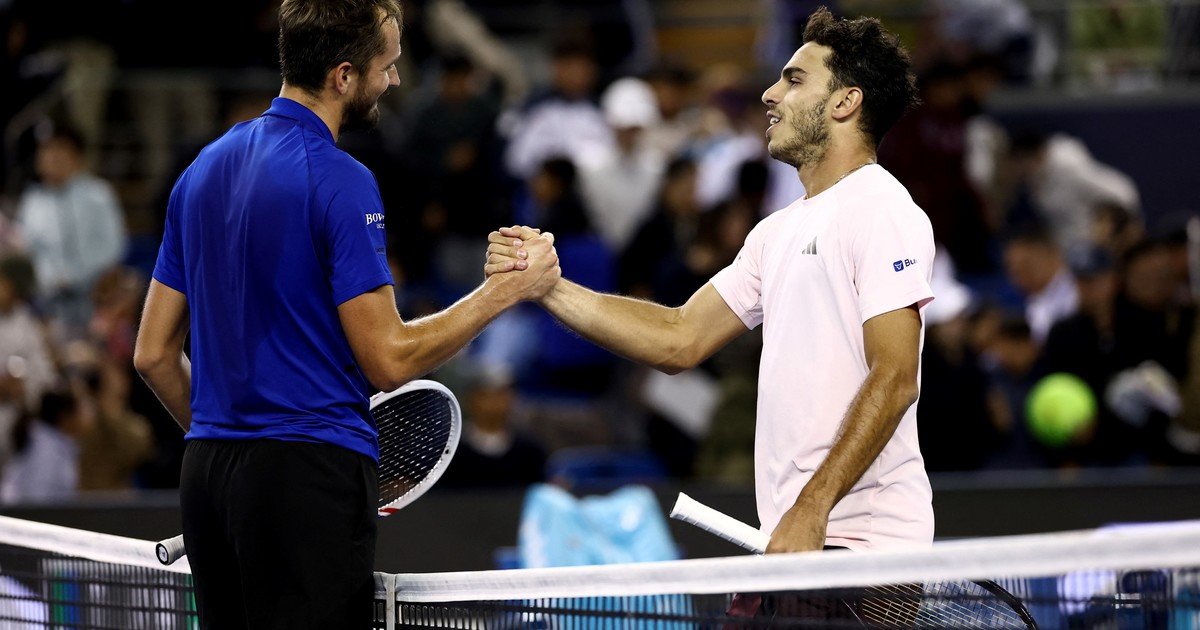 Fran Cerúndolo chocó con el muro de Medvedev en el ATP 500 de Beijing: no pudo imitar a Guillermo Coria y Juan Martín Del Potro
