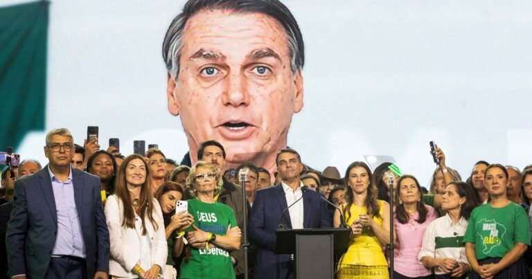 Los Bolsonaro, una historia de poder, prisión y exilio