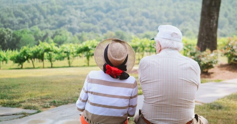 La psicología dice que para algunas personas nacidas entre 1945 y 1965, mantener determinados aspectos de su vida en privado forma parte de su manera habitual de relacionarse. Pueden atravesar dificultades personales, experimentar emociones intensas o enfrentar cambios importantes sin sentir la necesidad de compartirlos constantemente con familiares y amigos