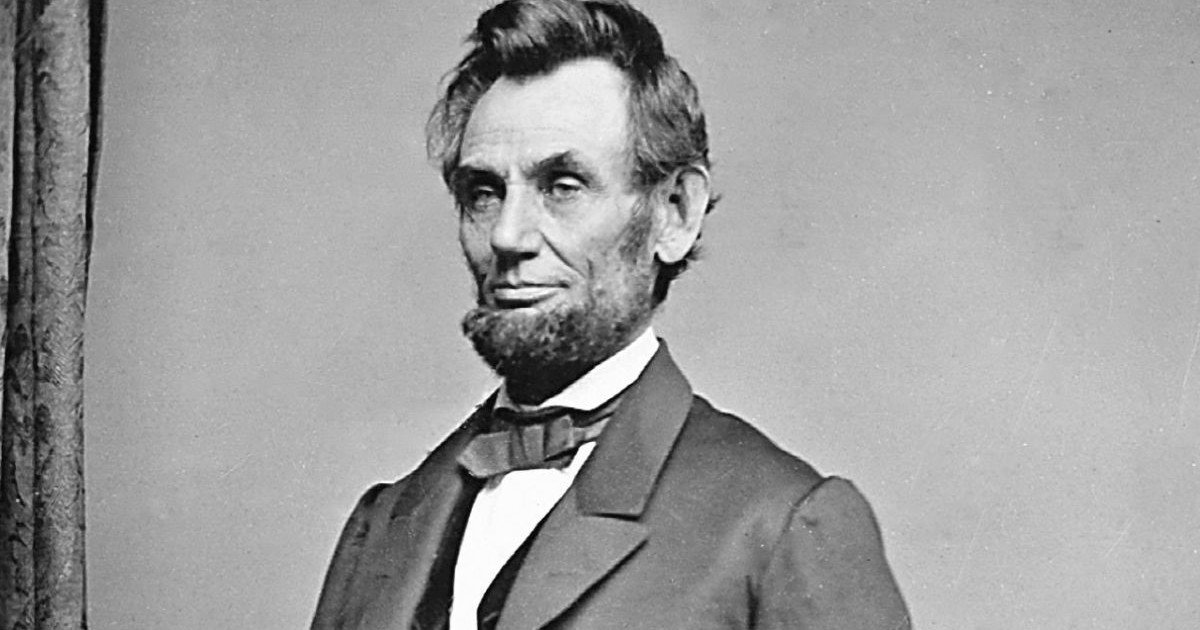 Cita del día de Abraham Lincoln: "Dame seis horas para talar un árbol y dedicaré las primeras cuatro a afilar el hacha"