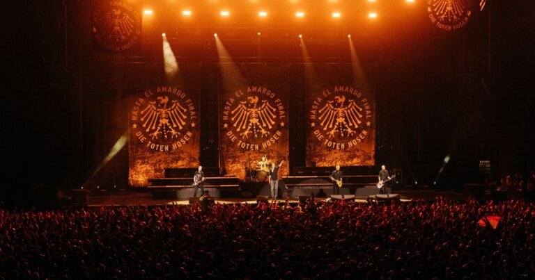 La despedida de Die Toten Hosen de la Argentina: la banda de punk rock alemana jugó de local, y con emoción, en el Movistar Arena