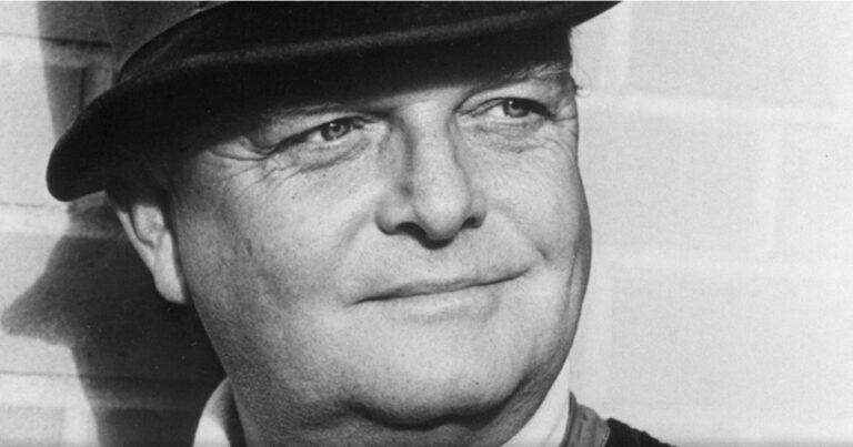 Truman Capote, escritor estounidense: “Una conversación es un diálogo, no un monólogo. Por eso hay tan pocas buenas conversaciones, porque dos conversadores buenos rara vez se reúnen”