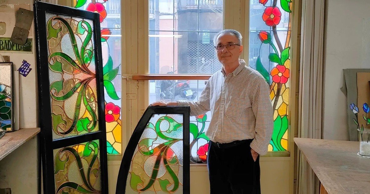 Joan Serra, artesano del vitral, 73 años: “Dejé los estudios y me fui a recorrer mundo, eso me enseñó más que cualquier aula”
