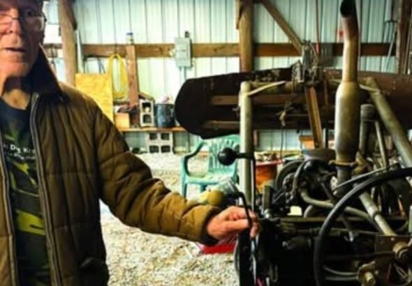 Hace 65 años armó un tractor quitanieves con piezas de chatarra y un chasis de un Ford Modelo A para limpiar las veredas de sus vecinos mayores, murió a los 93 años como un líder de su barrio