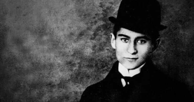 Franz Kafka, el escritor que reflexionó sobre la lucha contra el mundo: "En tu lucha contra el resto del mundo es mejor ponerse de lado del resto del mundo"