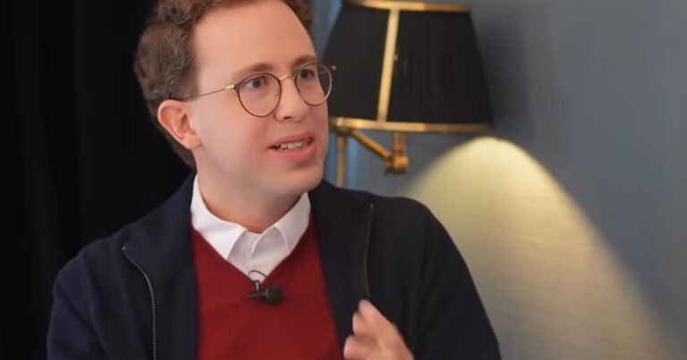 Carlos Blanco, el niño prodigio que leía jeroglíficos a los 11 años: “He conocido a personas muy inteligentes, pero que les falta esa chispa, ese brillo”