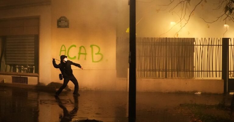 Protestas en Francia: los temibles "Black Blocs" reaparecieron con su marca de destrucción y violencia