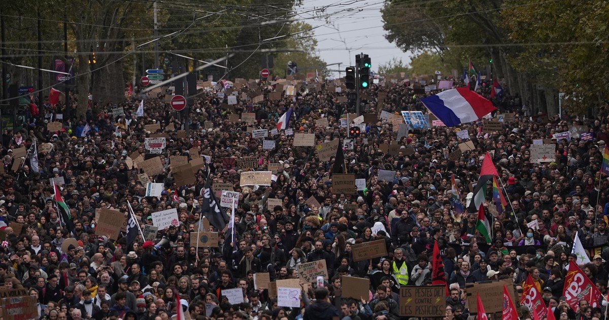 Sábado de alto riesgo en Francia: nuevas marchas de protesta en todo el país y miedo al vandalismo disfrazado de Halloween