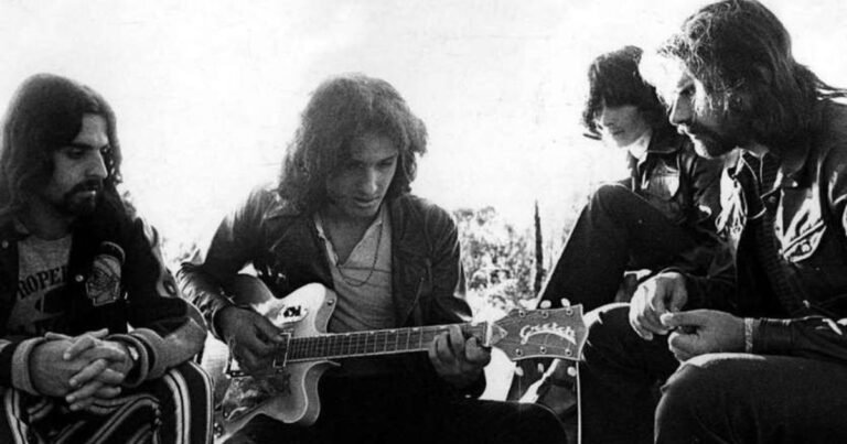 Cómo es la Biblia de Vox Dei, la gran obra de Ricardo Soulé y que marcó el día en que el rock argentino hizo contacto con Dios