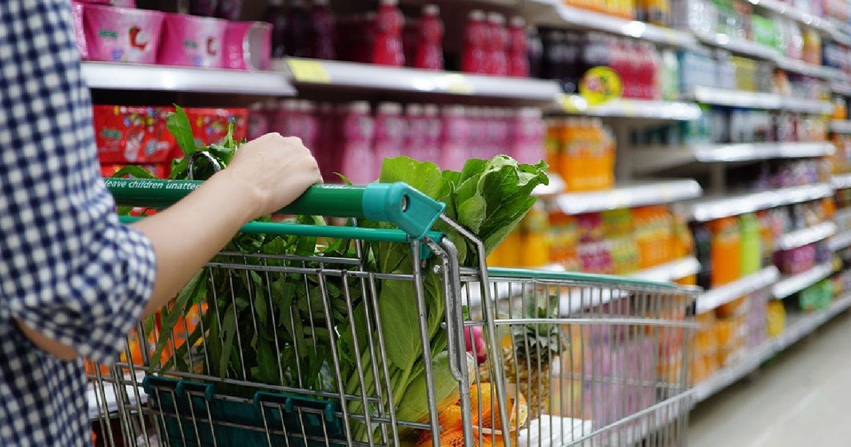 La psicología dice que devolver el carrito de la compra no se trata de seguir las reglas, sino que revela un rasgo que no se puede fingir