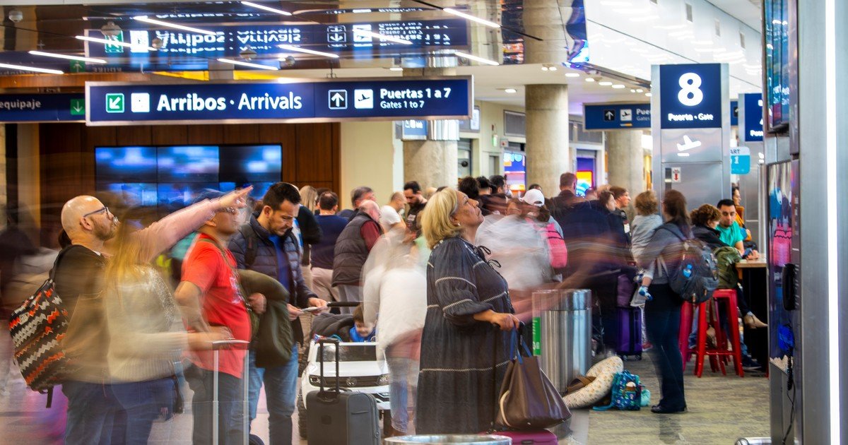 Cambian las tarifas de los aeropuertos: aumenta la tasa para vuelos de cabotaje y pasará a cobrarse en dólares