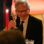 CEO de Nvidia asegura que la IA hará que electricistas, plomeros y albañiles sean algunos de los empleos mejor pagados porque el mundo necesitará construir la infraestructura que hará posible su expansión