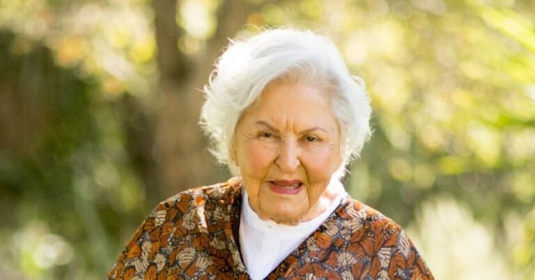 Deborah Szekely, 104 años, fue una adelantada de la vida sana, sigue activa y al frente de su spa: "Al hacer ejercicio, importa que te esfuerces, que sudes"