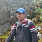 Narciso Cóndor  sobrevive en una cueva de los Andes: "Ahí me quedo cuando voy a ver los animales de mi padrino"