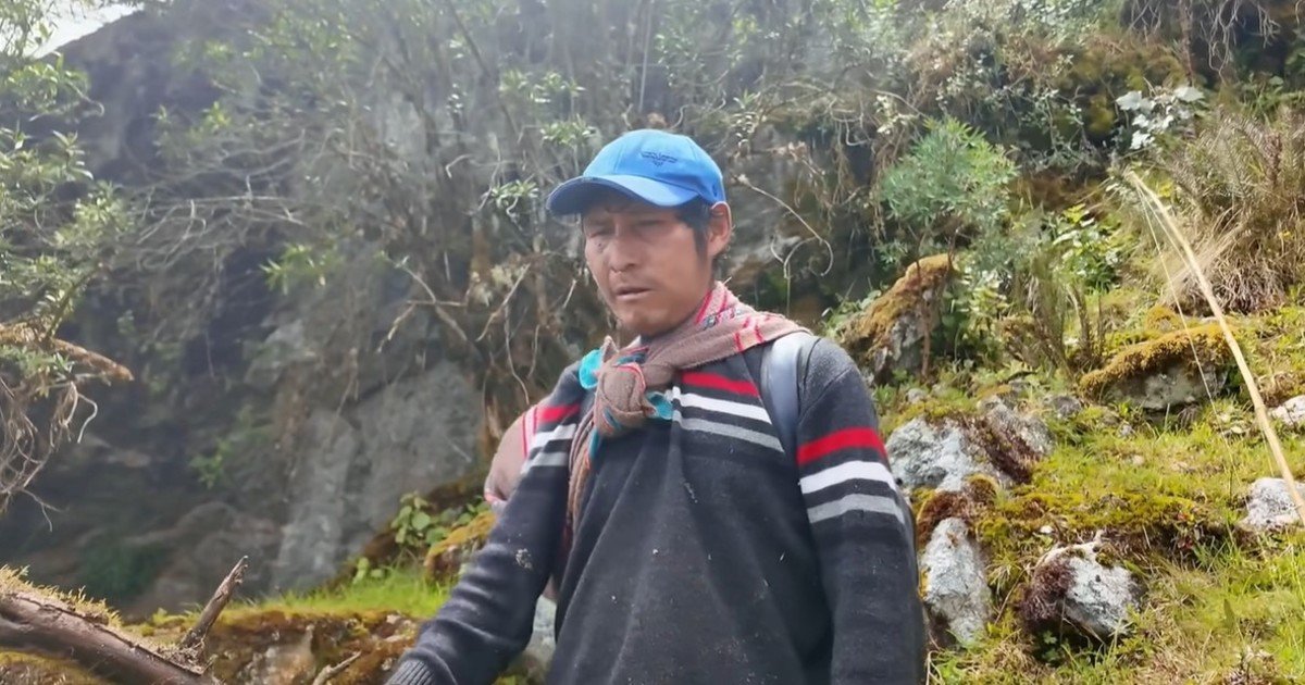 Narciso Cóndor  sobrevive en una cueva de los Andes: "Ahí me quedo cuando voy a ver los animales de mi padrino"