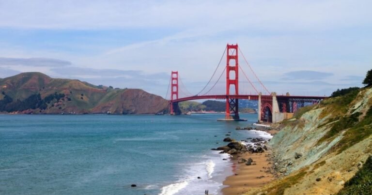 Los promotores planearon una ciudad de 30.000 habitantes al otro lado del Golden Gate, frente a San Francisco, con 50 torres de apartamentos, cientos de viviendas, un centro comercial y un hotel de lujo; el proyecto fracasó en los tribunales y su bulevar principal previsto es ahora una ruta de senderismo a través de Marin Headlands