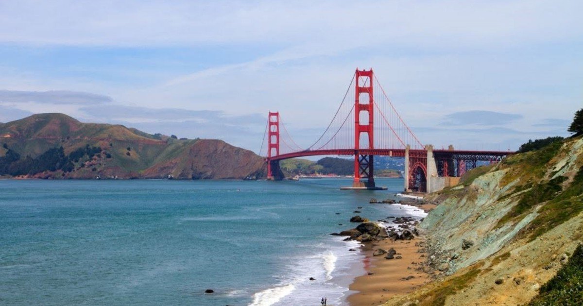 Los promotores planearon una ciudad de 30.000 habitantes al otro lado del Golden Gate, frente a San Francisco, con 50 torres de apartamentos, cientos de viviendas, un centro comercial y un hotel de lujo; el proyecto fracasó en los tribunales y su bulevar principal previsto es ahora una ruta de senderismo a través de Marin Headlands