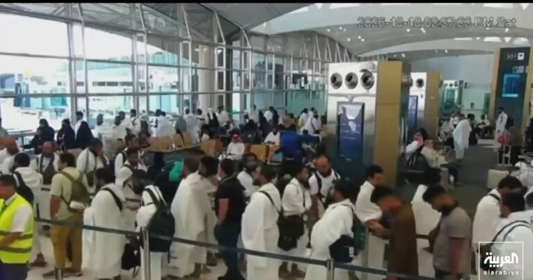 Pánico, corridas y fuego: los videos que muestran el momento en el que el aeropuerto de Arabia Saudita es alcanzado por el ataque de rebeldes de Yemen